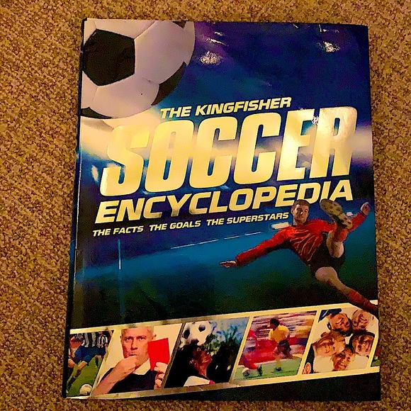NWT The Kingfisher Soccer Encyclopedia Hardback - Picture 2 of 3